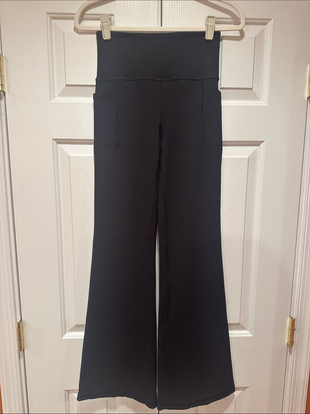 Athleta Women’s Salutation Stash Rib Flare Pants in Black NWOT size Small